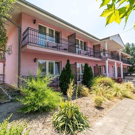 Apartmány Karmon Park Velky Meder Exterior foto