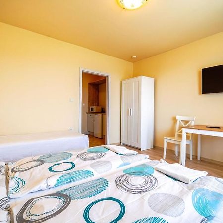 Apartmány Karmon Park Velky Meder Exterior foto