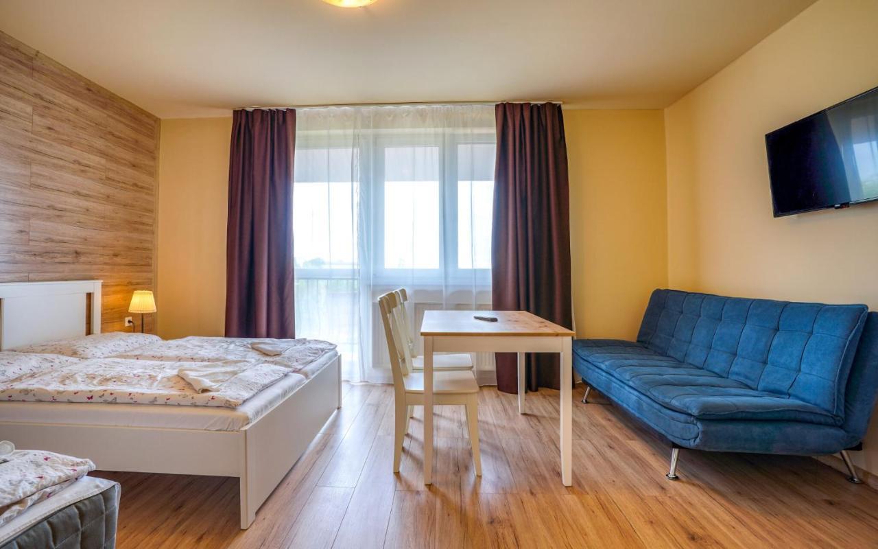 Apartmány Karmon Park Velky Meder Exterior foto