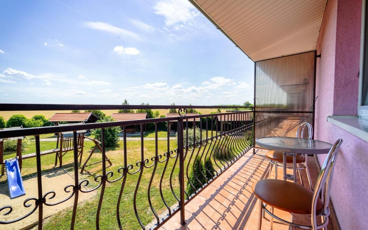 Apartmány Karmon Park Velky Meder Exterior foto