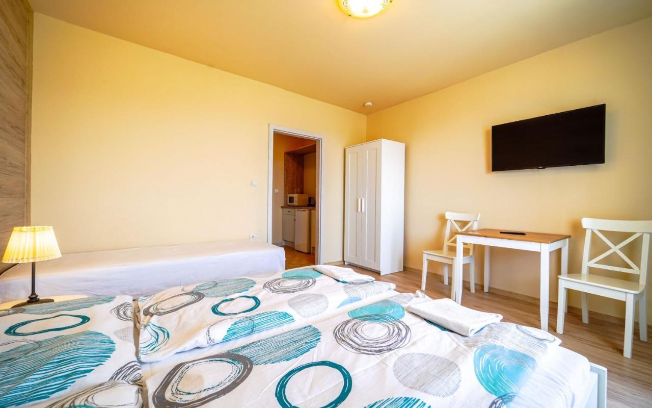Apartmány Karmon Park Velky Meder Exterior foto